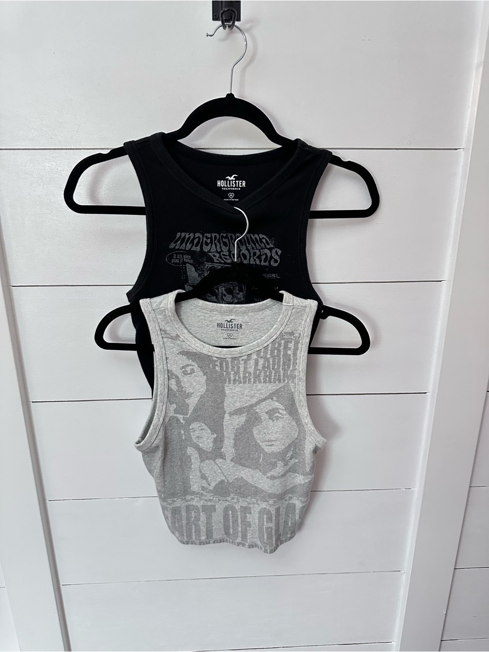 Hollister M grey-black art graphic ribbed stretchy cropped cotton blend tanks